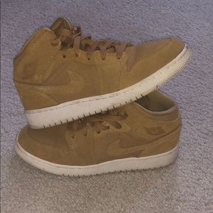 Light brown/tan 5.5Y Air Jordan 1.